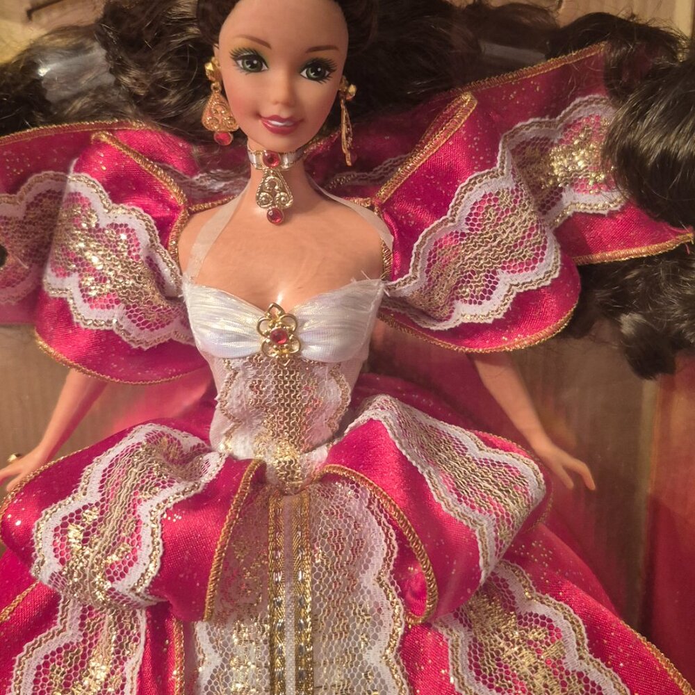 10th Anniversary 1997 Holiday Barbie w/Green Eye 1st Edition - Picture 6 of 9